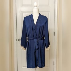 NWOT SECRET TREASURES Silky Robe